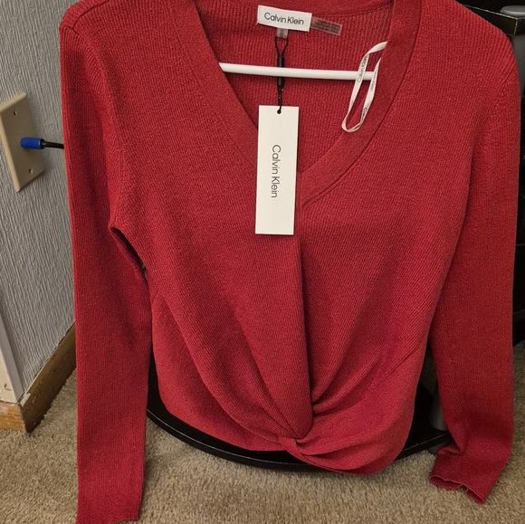NEW WITH TAGS. Size MEDIUM Calvin Klein Rich Red Twist Front Sweater - Picture 5 of 6